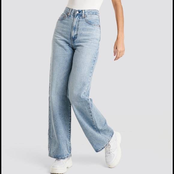 Levi's Denim - Rib cage Leather tag Levi's wide leg women's size 29